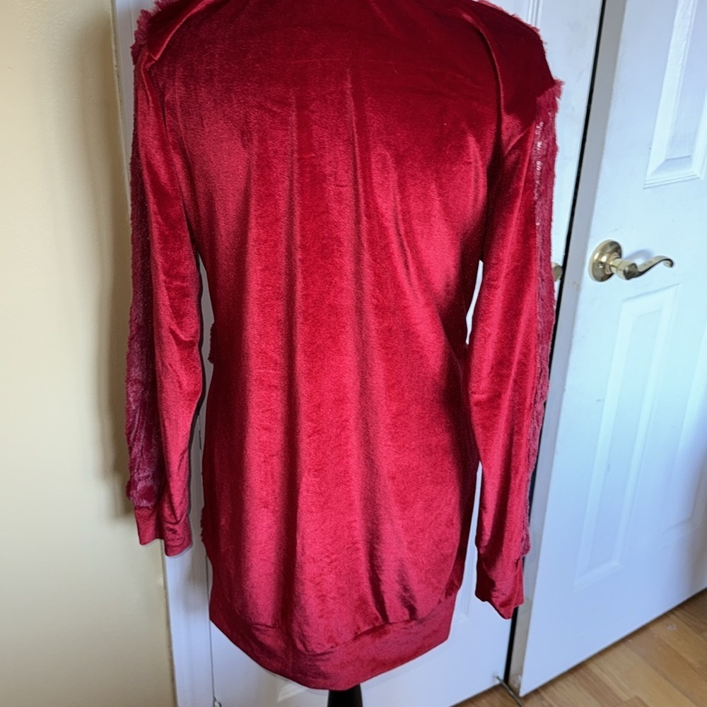 BRAND NEW HOLIDAY SET WOMENS SIZE MEDIUM VERY COZY AND luxurious - Picture 9 of 13